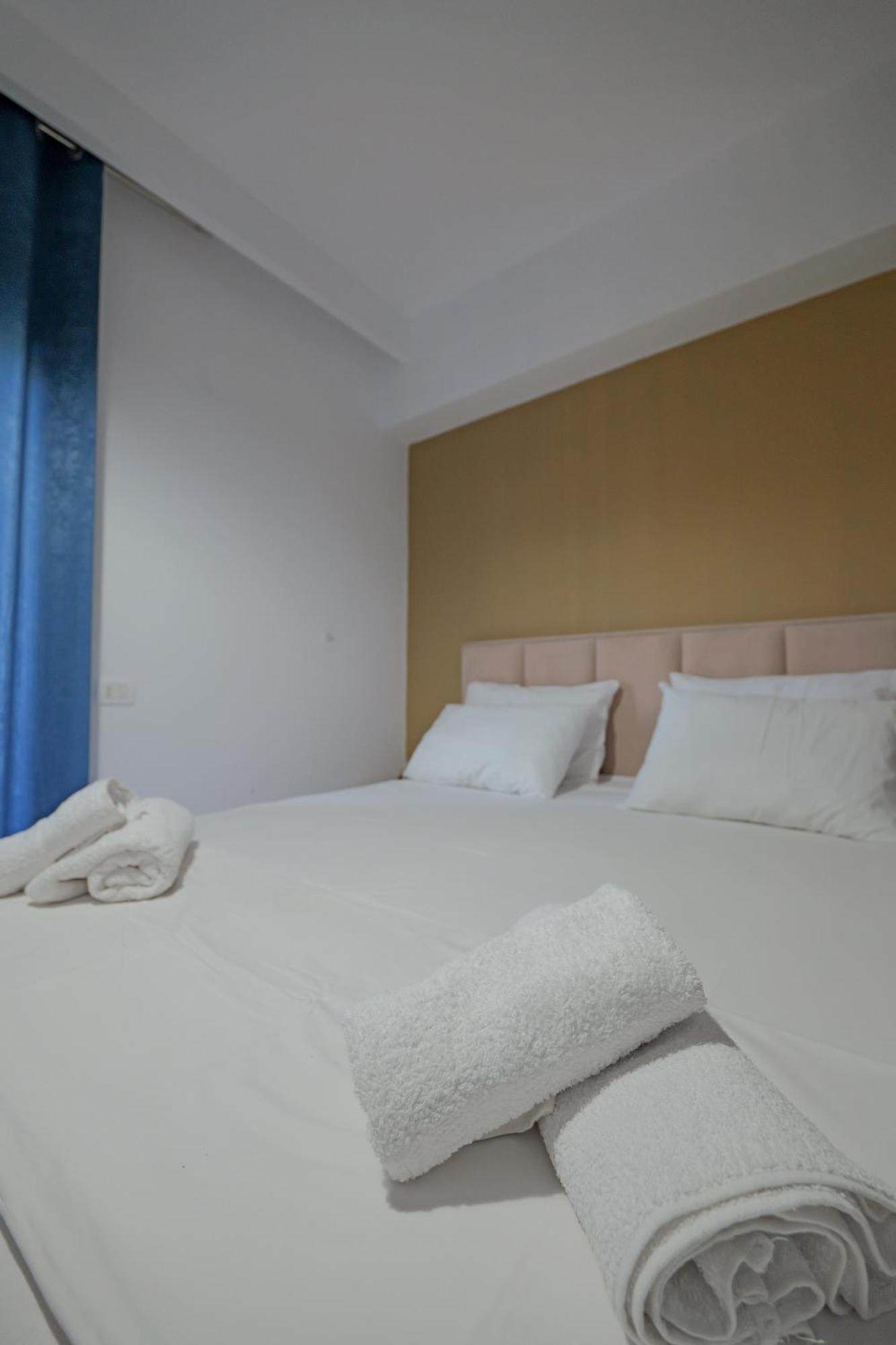 Hotel Holiday Sarandë Eksteriør bilde